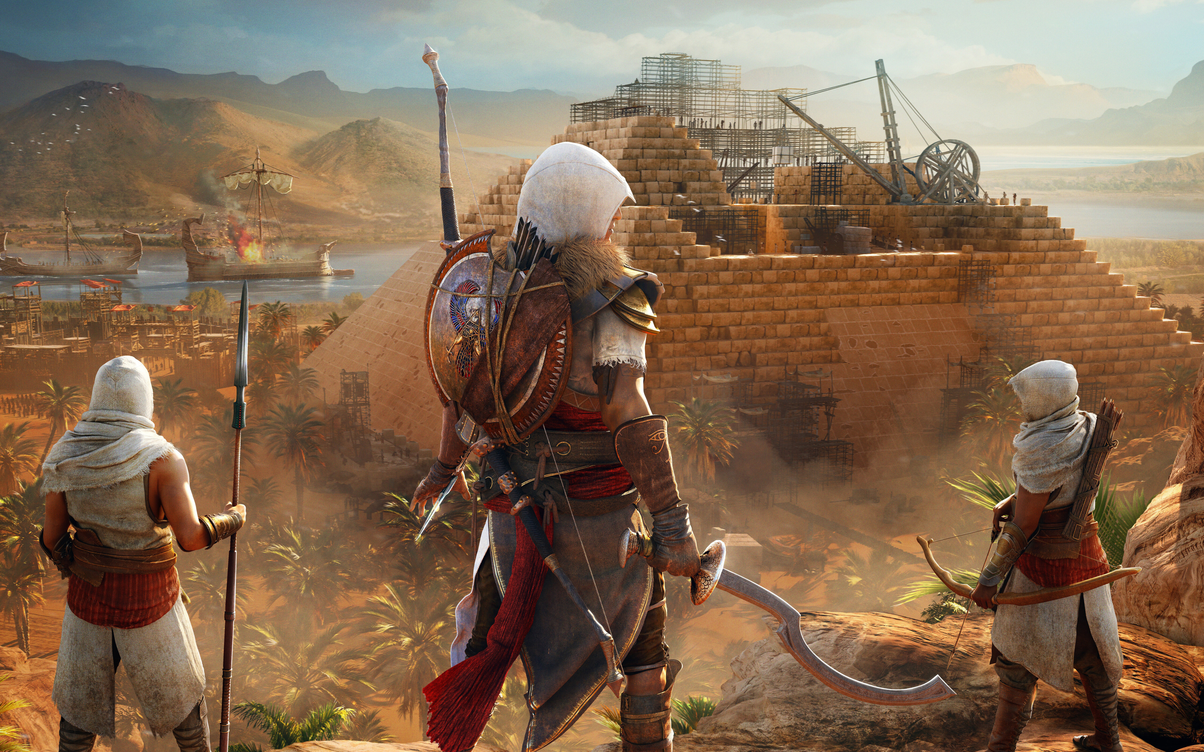 Bayek z Siwy, bohater gry Assassin's Creed Origins, pozuje na tle starożytnego egipskiego krajobrazu.