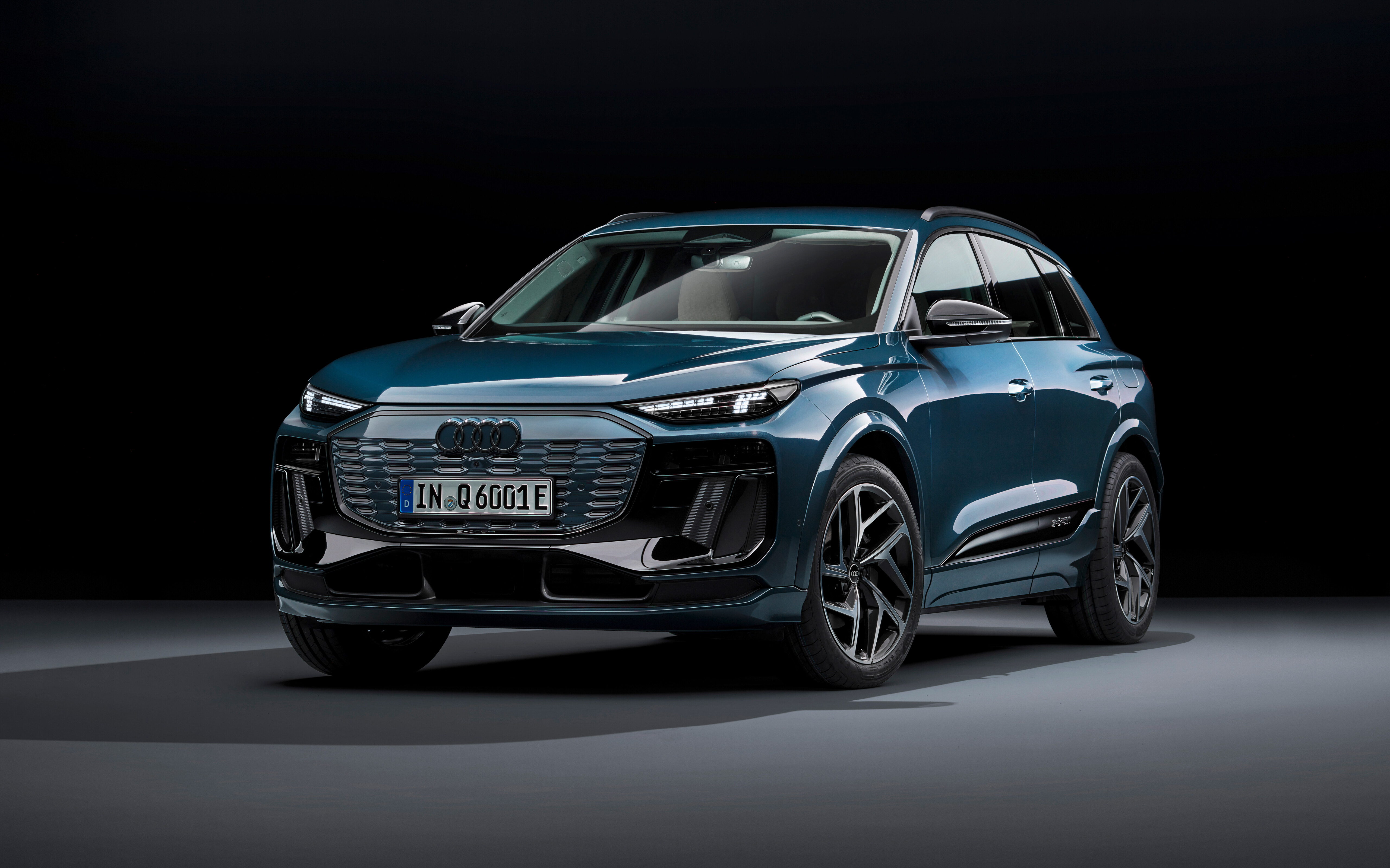 Szczegółowe zdjęcie nowoczesnego, elektrycznego luksusowego SUV-a Audi Q6 E-tron.
