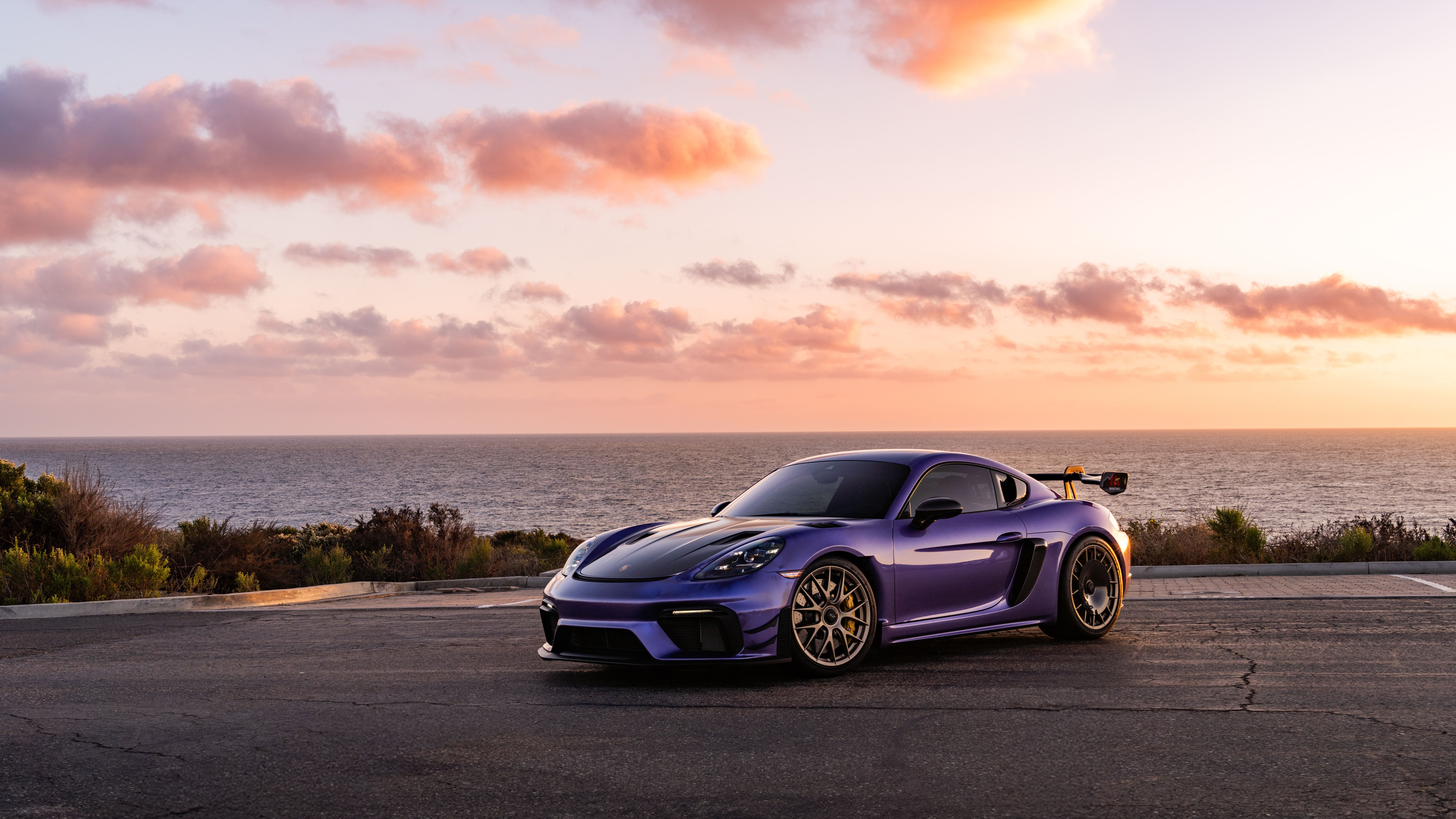 Sportowy samochód Porsche GT3 RS o wysokich parametrach, przedstawiony w niezwykle szczegółowej formie.