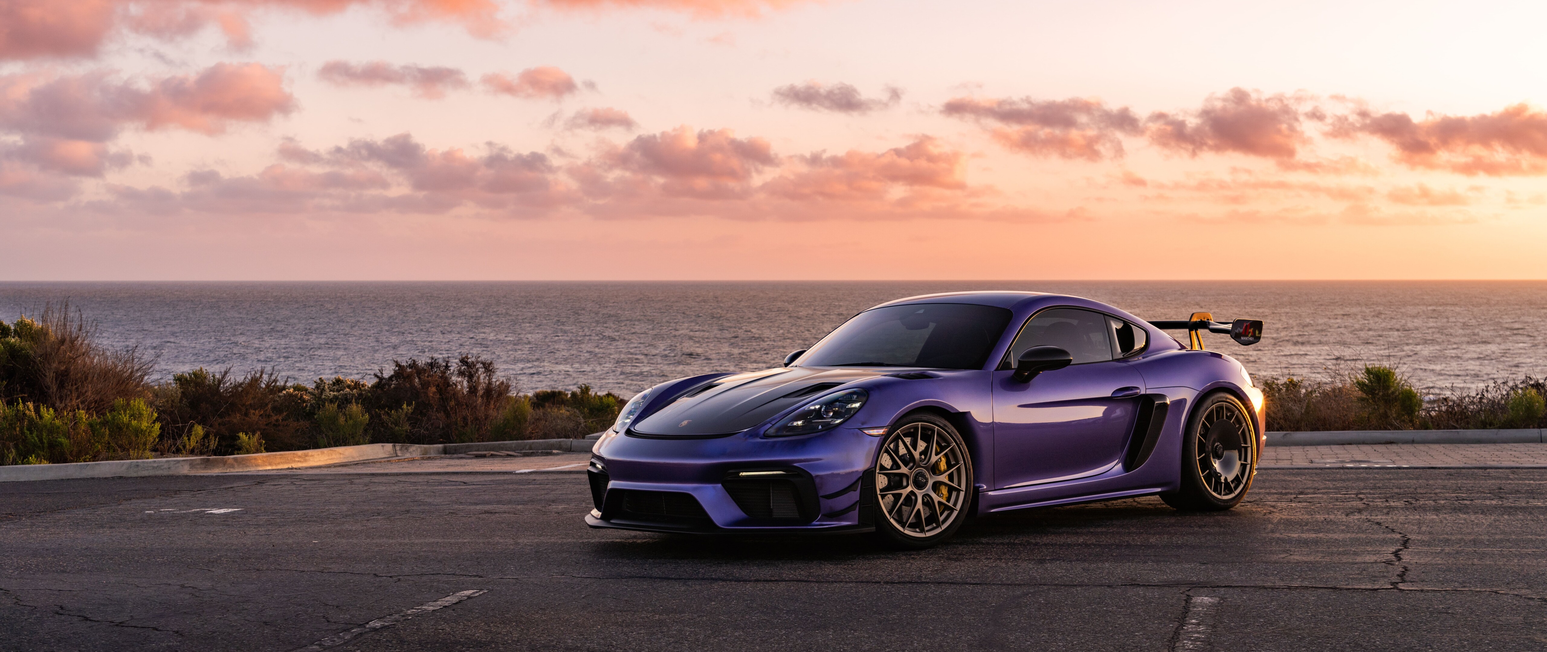 Elegancki i potężny sportowy samochód Porsche GT3 RS, charakteryzujący się agresywnym, aerodynamicznym nadwoziem.