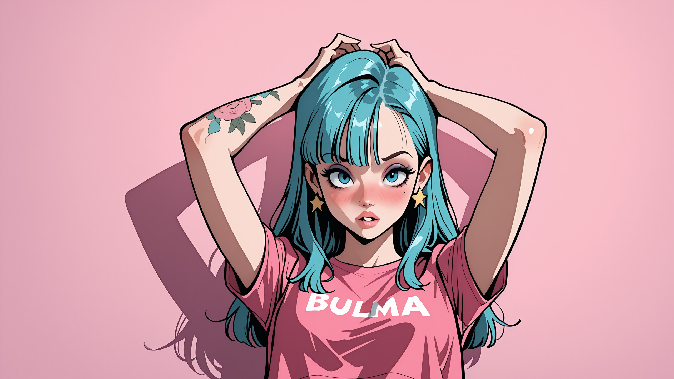 Ilustracja w stylu anime przedstawiająca Bulmę z serii Dragon Ball, z niebieskimi włosami i niebieskimi oczami. Ma na sobie różowy, króciutki top z napisem „BULMA”, niebieskie jeansy i kolczyki w kształcie gwiazdek. Na ramieniu ma tatuaże w kształcie róż, a na ilustracji pozuje, opierając ręce za głową, na tle w odcieniach różu.